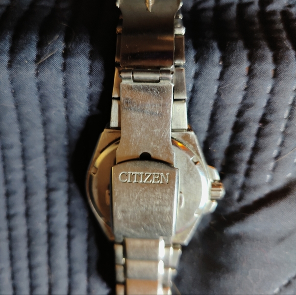 CITIZEN ECO DRIVE WATCH (Rechargeable) - Picture 4 of 7